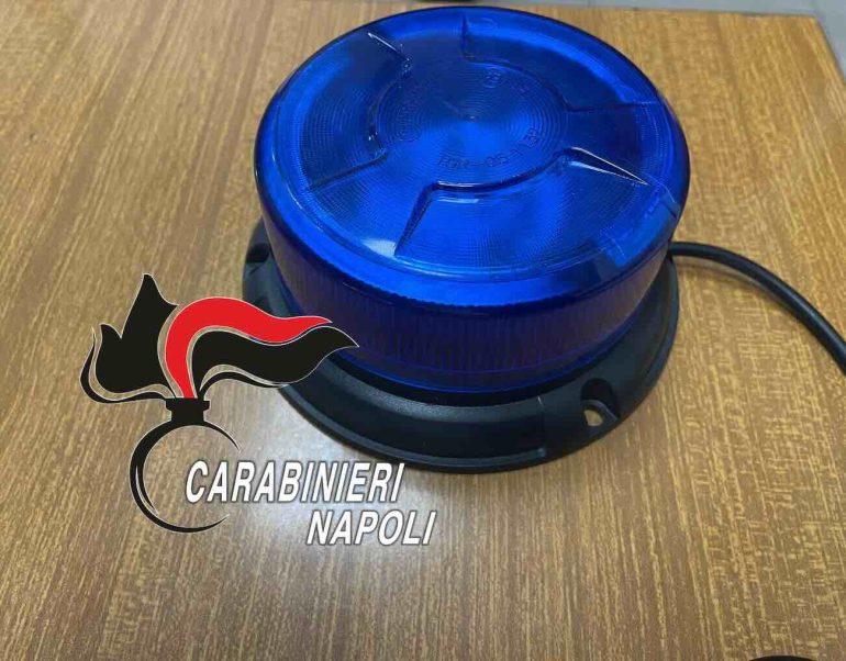 Pianura e Soccavo: denunciati un 38enne con droga e lampeggiante e 64enne per furto di energia.