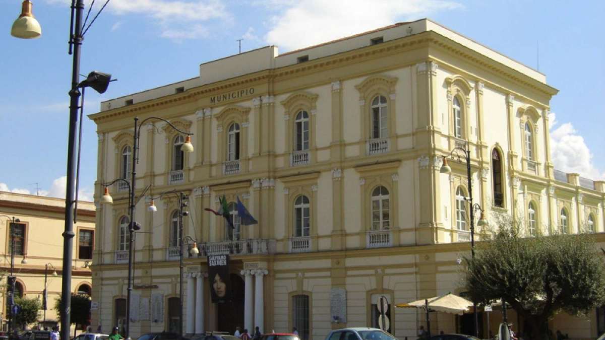 Caos a Pompei: consigliere schiaffeggia segretario per bocciatura figlio