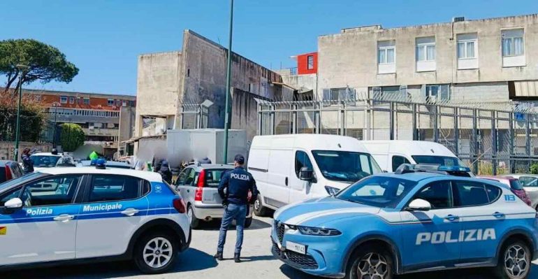 Ponticelli, attività abusiva su suolo pubblico: sanzioni per oltre 7mila euro e merce sequestrata