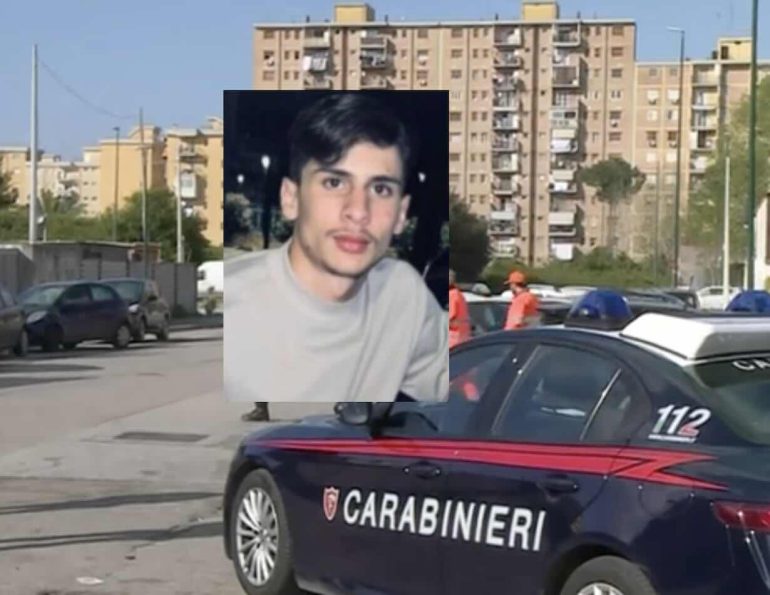 I carabinieri sul luogo dell'omicidio di Fabio Ascione