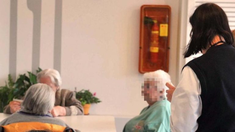 Sorrento, finto carabiniere deruba un’anziana di gioielli e contanti: arrestato 37enne