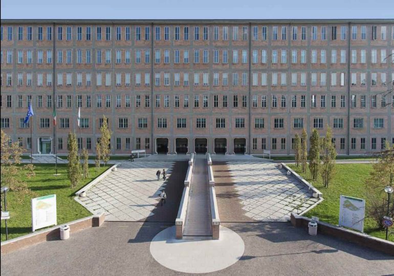 Reggio Emilia, raid di farmaci oncologici dei deposito dell’Ausl: arrestati 6 napoletani