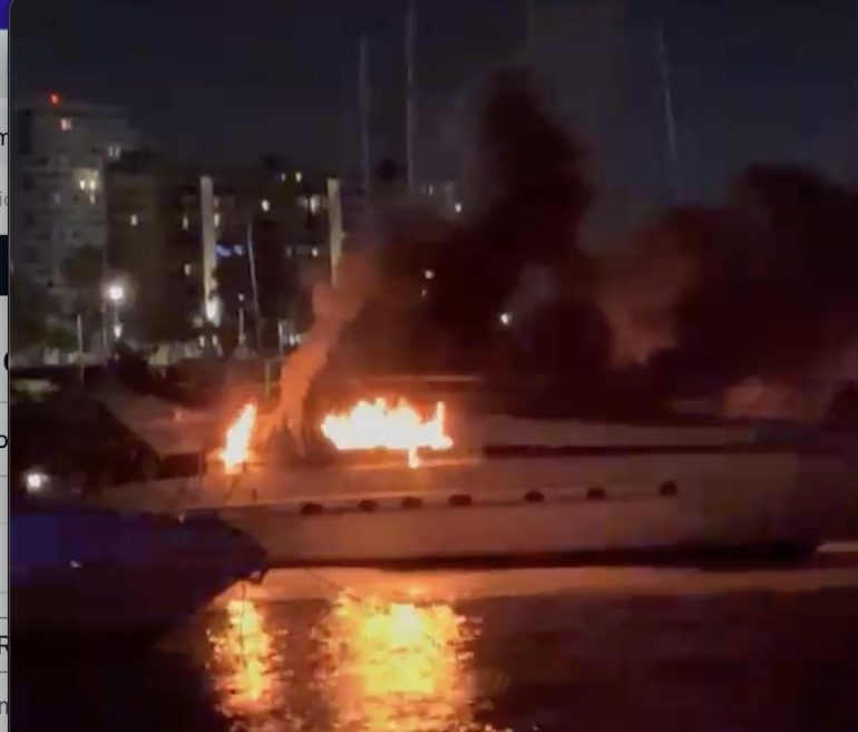 Salerno, yacht interessato da un incendio al Marina d’Arechi: area messa in sicurezza