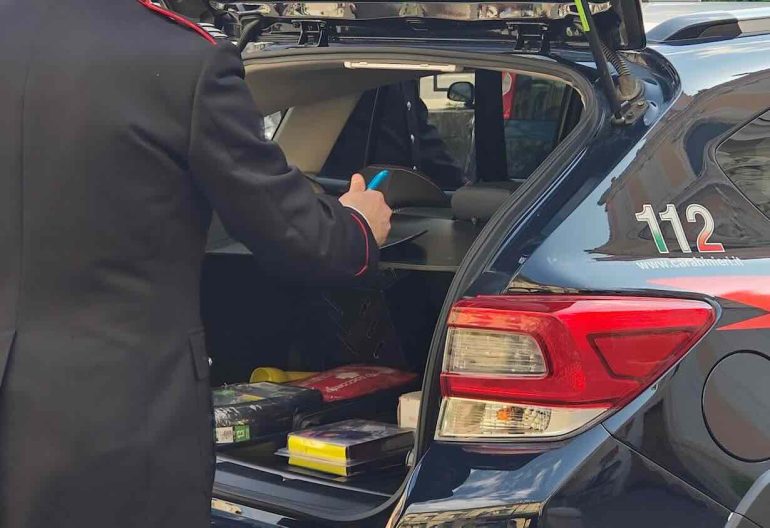 San Prisco, sversamento illecito di sfalci e potature: denunciato un 53enne, sequestrati rifiuti e Apecar