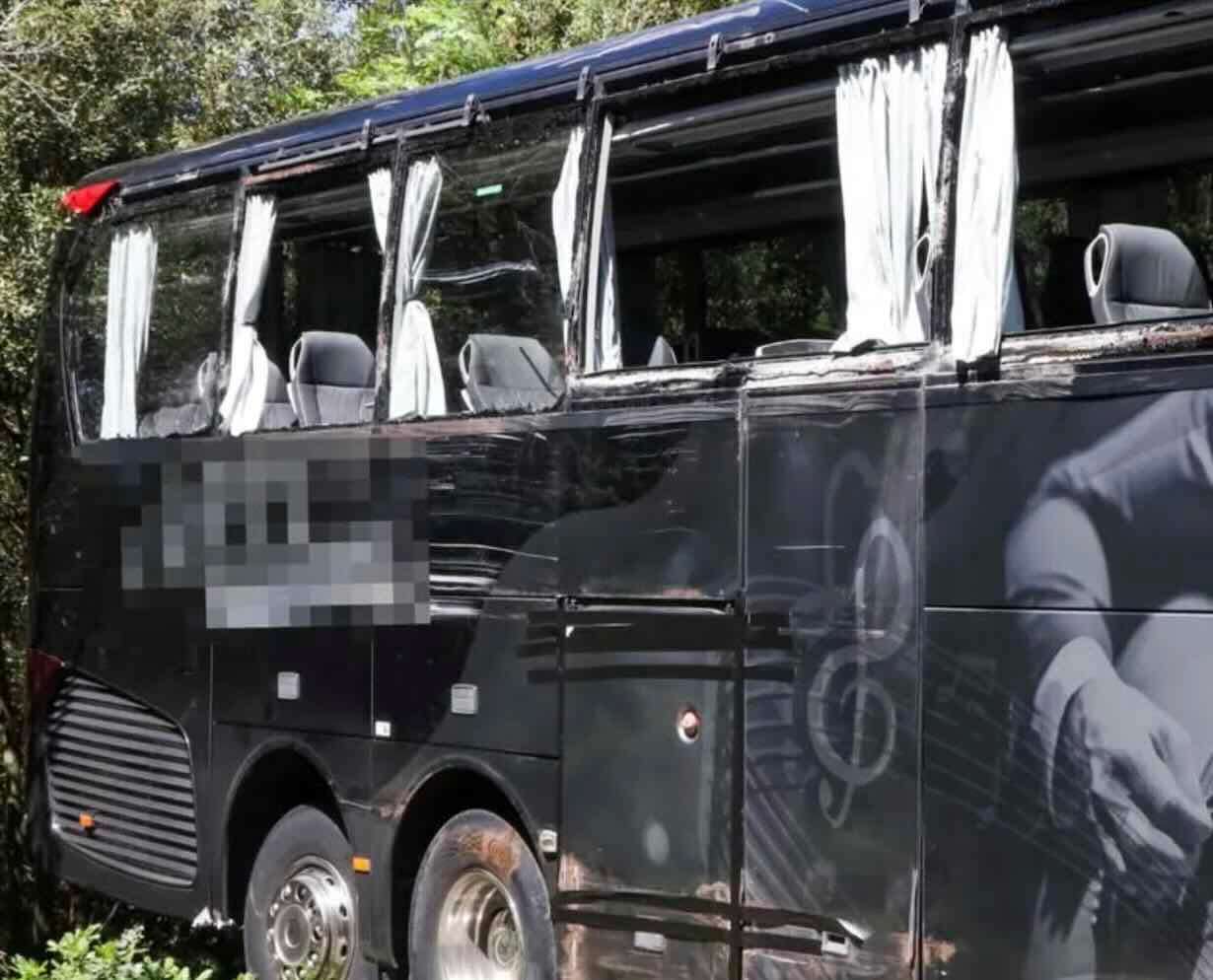 Sbanda il bus in gita scolastica: paura per gli studenti di Torre del Greco, due feriti