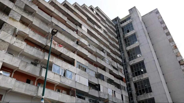 Scampia, Manfredi annuncia: «In estate pronti i primi 163 alloggi per gli abitanti delle Vele»