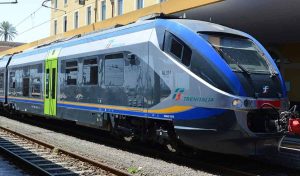Sciopero generale in tutta Italia: treni a rischio dalle 21 di stasera, caos per trasporti e scuola