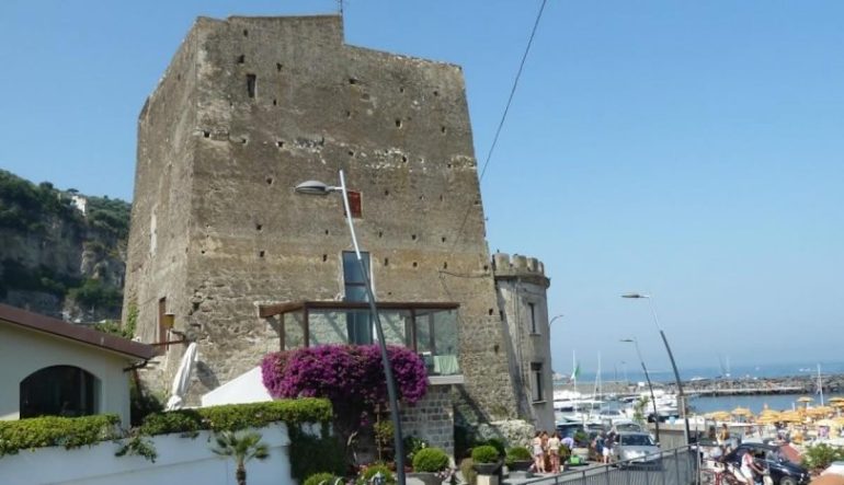 Vico Equense, controlli al ristorante stellato Torre del Saracino