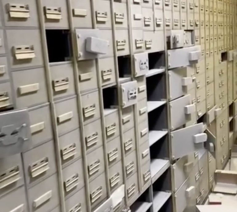 Vomero, il segreto delle cassette di sicurezza: chi ha guidato la banda del buco?