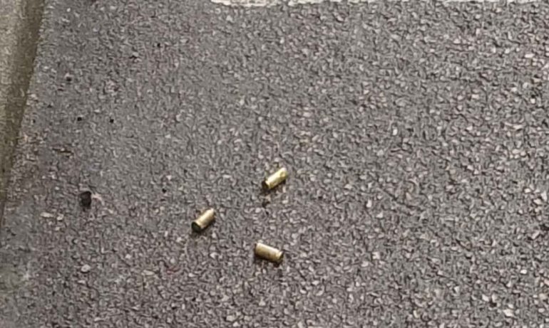 Acerra, raffica di spari in strada e contro le abitazioni: paura tra i residenti