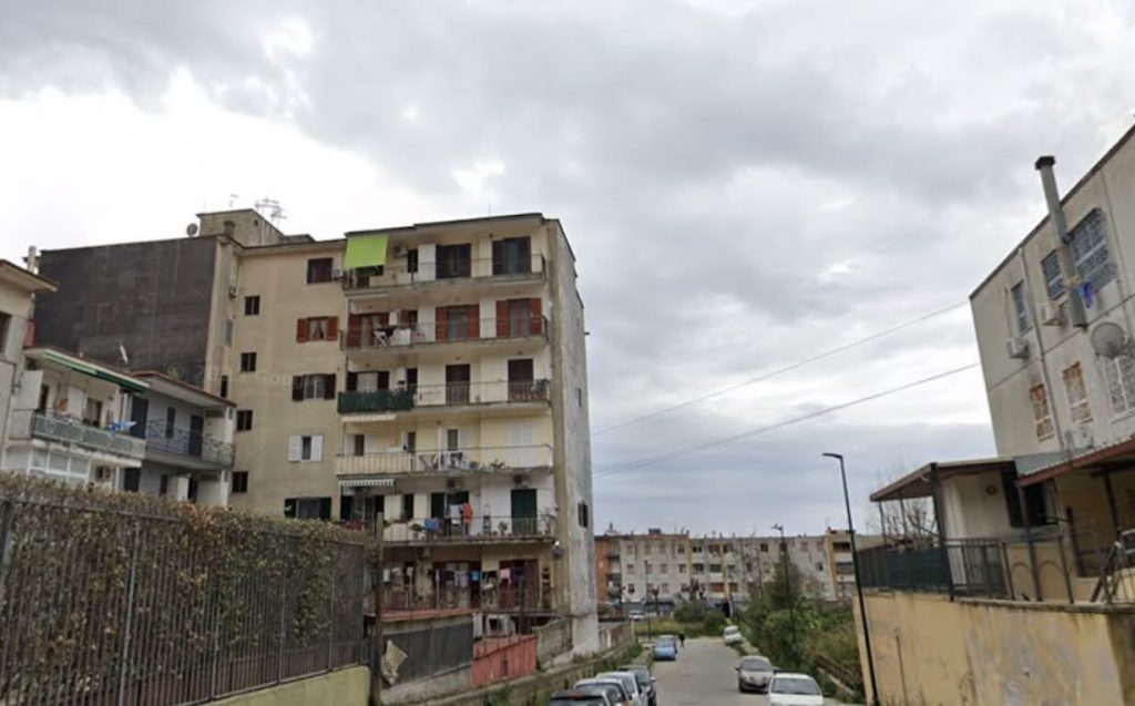Agguato a Pianura, 37enne in fin di vita