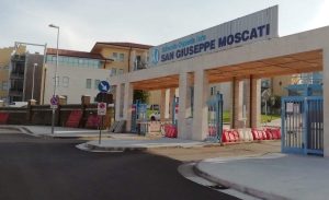 Avellino, dimessa e rimandata a casa senza trasfusione: il giallo della 63enne morta al Moscati