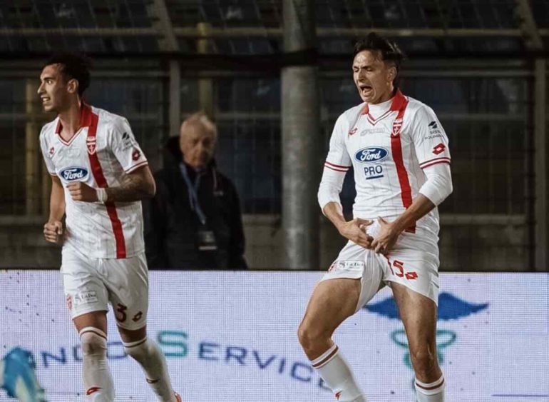 Ayroldi indirizza la gara: gestaccio di Delli Carri e la rabbia del Menti: la Juve Stabia ripresa nel finale