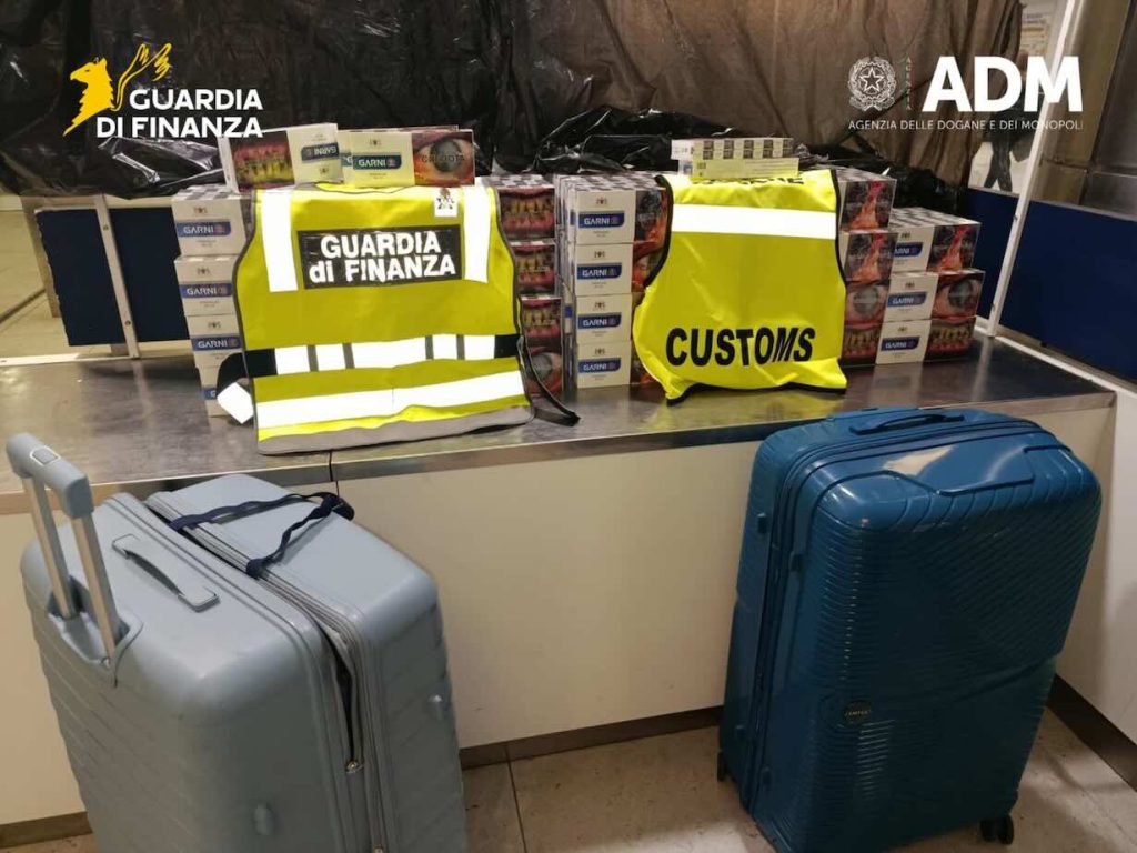 Capodichino, fermati due cittadini armeni con sigarette di contrabbando
