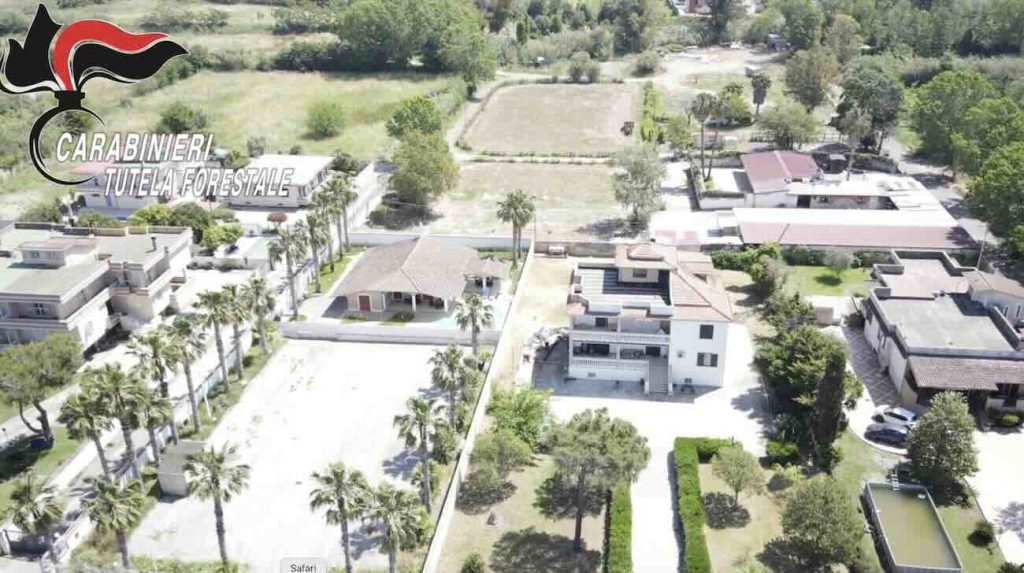 Case abusive costruite sui terreni della Regione: sequestrati 18 immobili tra Licola e Varcaturo