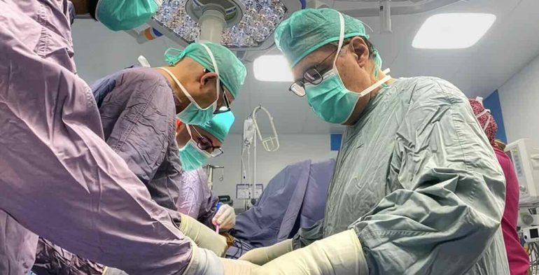 Chirurgia ortopedica ad alta complessità in 3D e IA alla clinica Santa Rita di Atripalda gruppo Nefrocenter
