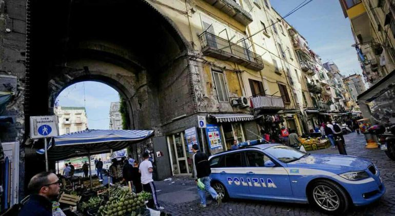 Stretta nei quartieri più sensibili di Napoli: controlli a Mergellina e Porta Nolana