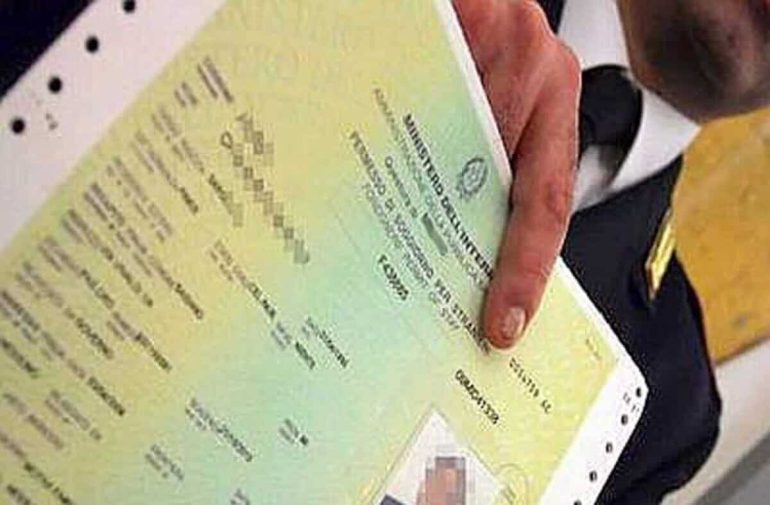 Denaro per ottenere il permesso di soggiorno: 93 indagati in sette province