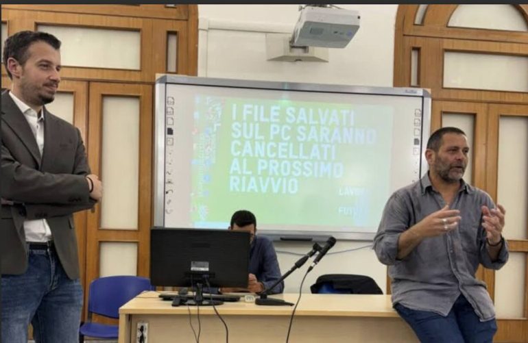 «Dis Connect» al Suor Orsola, giovani, social e AI al centro del confronto