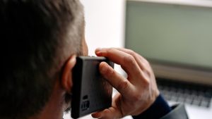 Finti ricambi d’auto online, denunciata una coppia: incassavano i soldi e sparivano