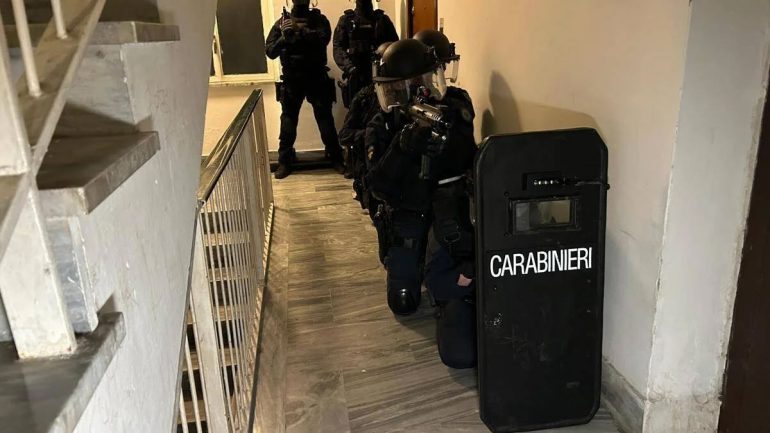Casoria, imprenditori picchiati dagli esattori del pizzo: arrestati 3 del clan Ferone