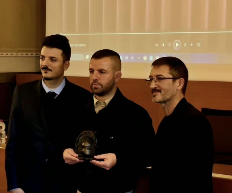 Francesco Di Chiara premiato al Campania Coraggiosa: il fighter che combatte bullismo e violenza di genere