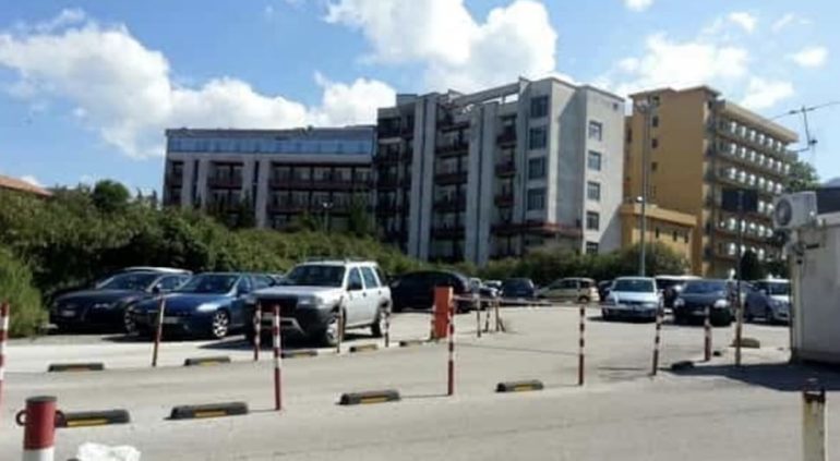 Malore improvviso dopo le dimissioni dall’ospedale: perde la vita un uomo di 78 anni