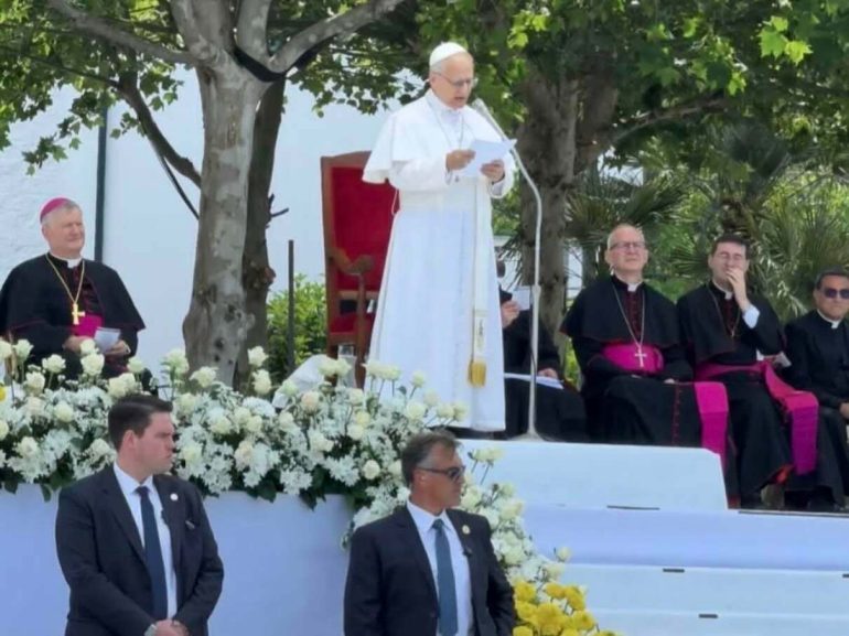 «Il bene comune prima del profitto»: il monito di Papa Leone XIV nella Terra dei fuochi