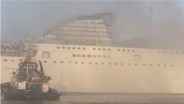 Incendio nel porto di Napoli, scattano i controlli ambientali dell’Arpac