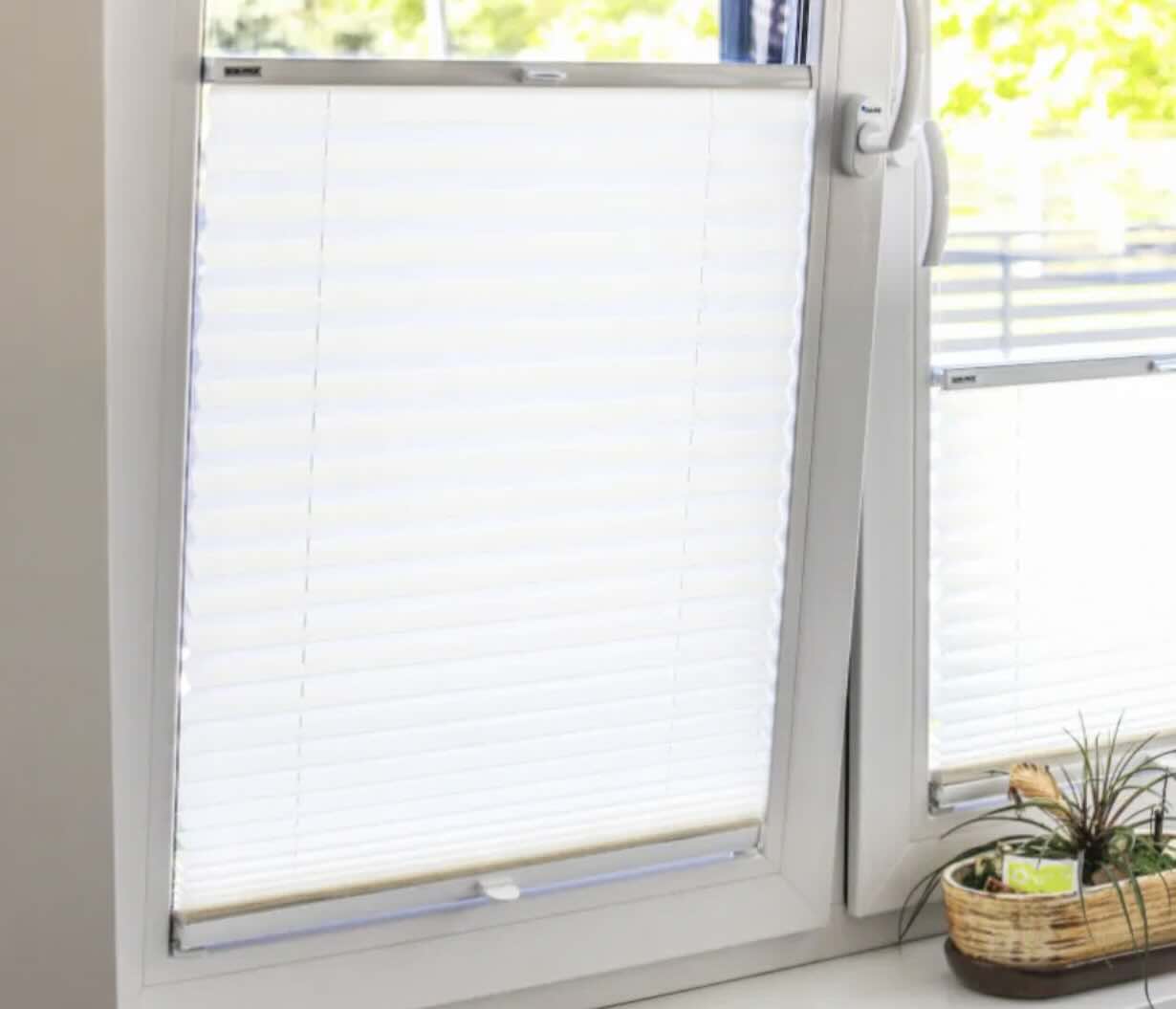 Infissi e serramenti: l’impatto delle tende oscuranti su comfort, luce e atmosfera degli ambienti domestici