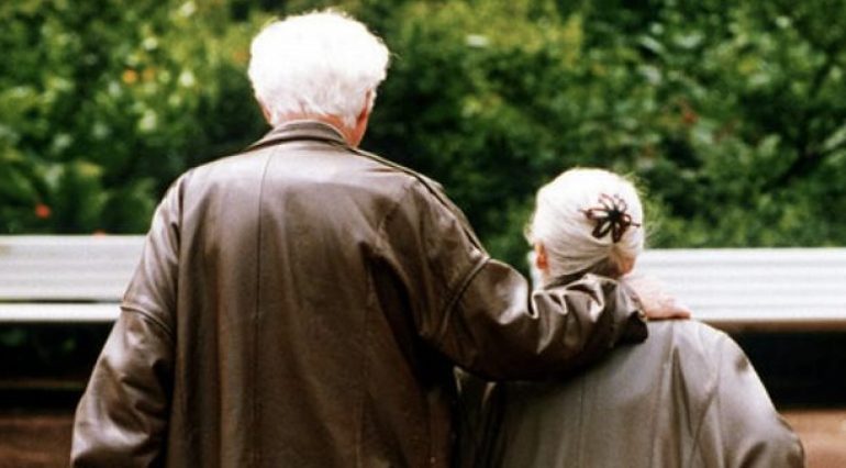 La holding del raggiro che svuotava i conti dei nonni: 116 colpi da un appartamento di Napoli