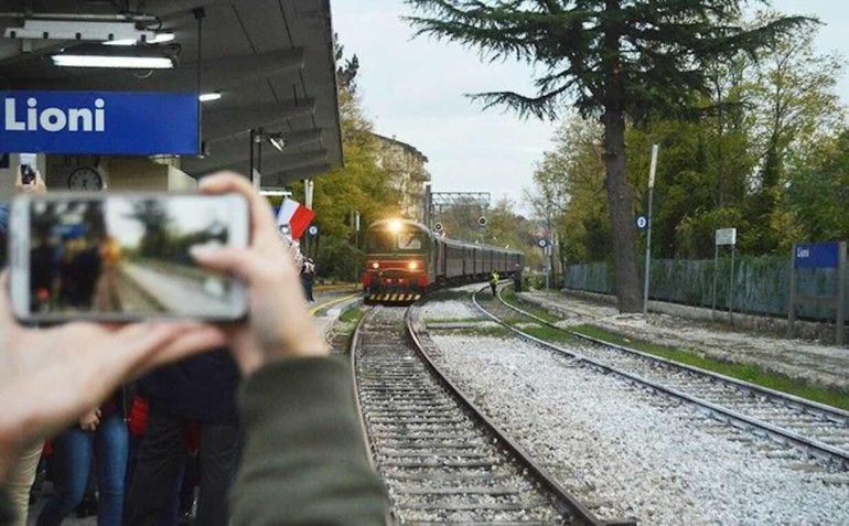 La stazione di Lioni rinasce: arte e memoria al centro di «Capolinea Irpinia»