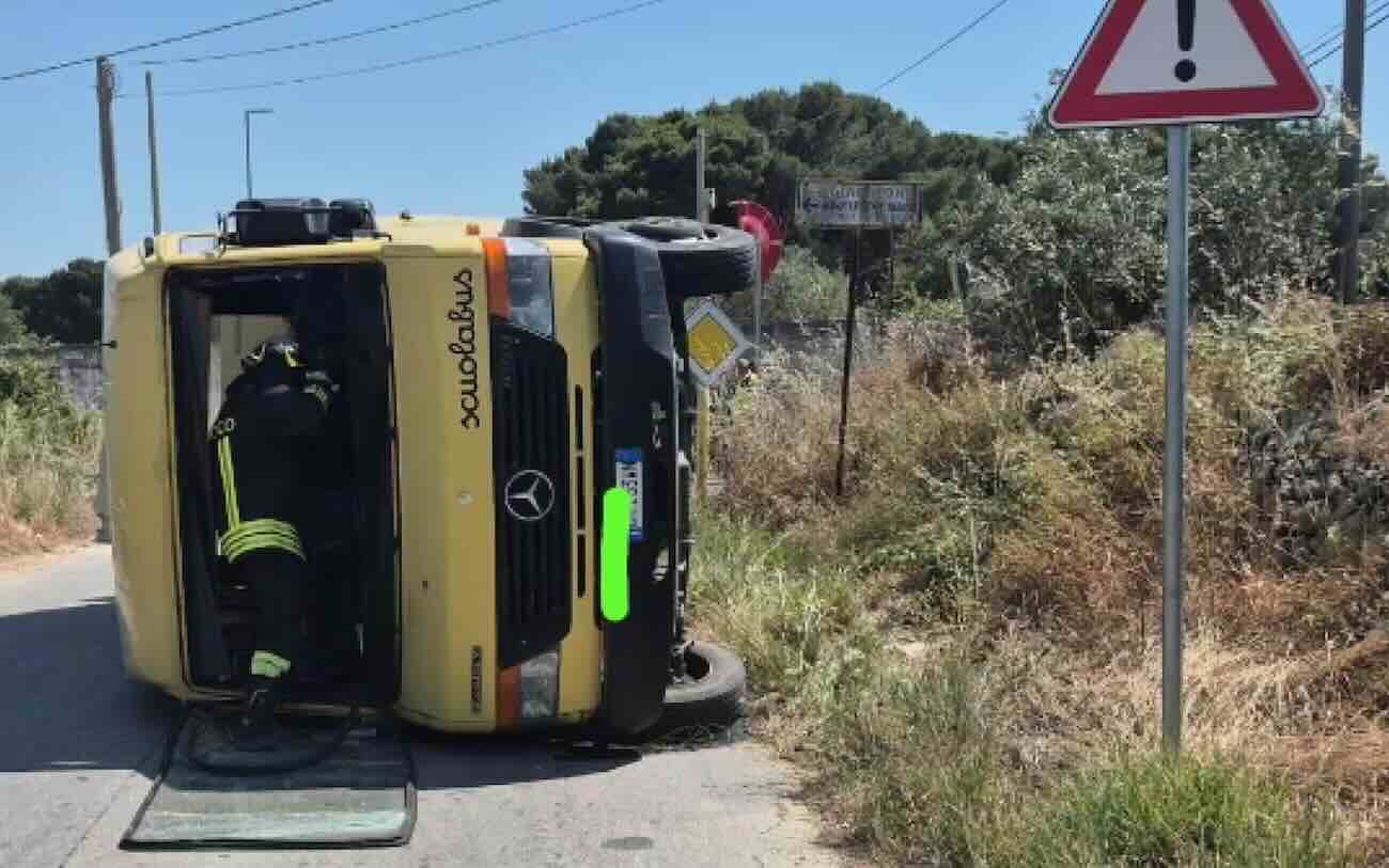 Mazara del Vallo, scontro drammatico tra auto e scuolabus: 13 feriti, 8 piccoli in gravi condizioni