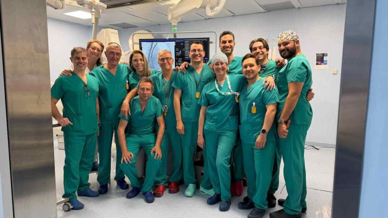 Monaldi, la prima sostituzione transcatetere in Italia della valvola tricuspide via vena giugulare