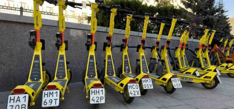 Monopattini, entro oggi immatricolazione e obbligo targa