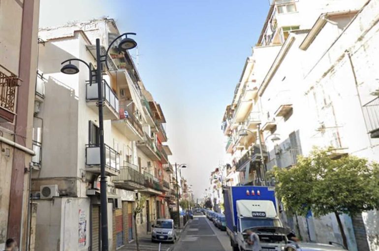 Napoli, 49enne ferito a colpi d’arma da fuoco a Barra