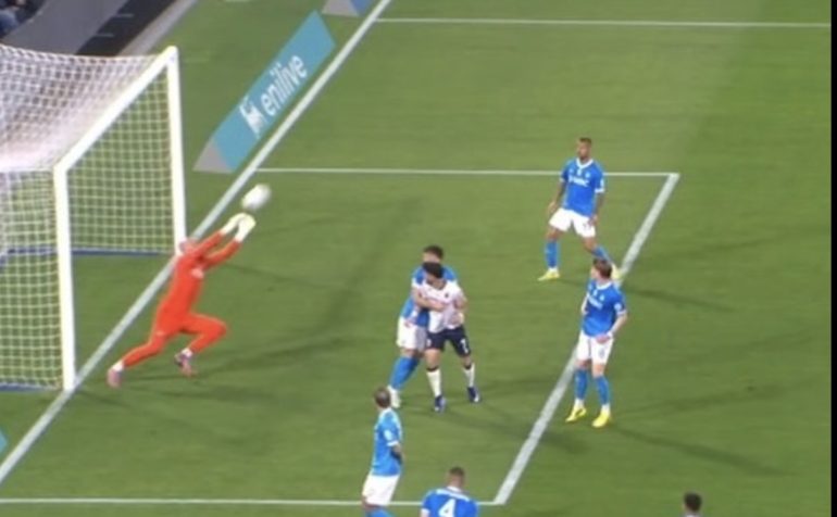 Napoli beffato al Maradona, il Bologna vince 3-2 in pieno recupero