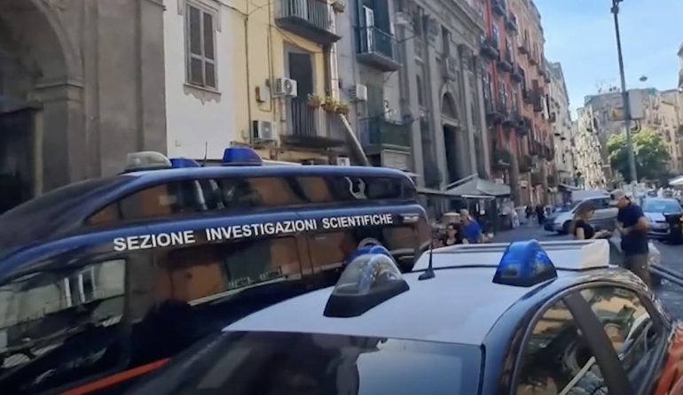 Napoli, era in crisi di astinenza l’uomo che ha accoltellato il figlio 12enne al rione Sanità