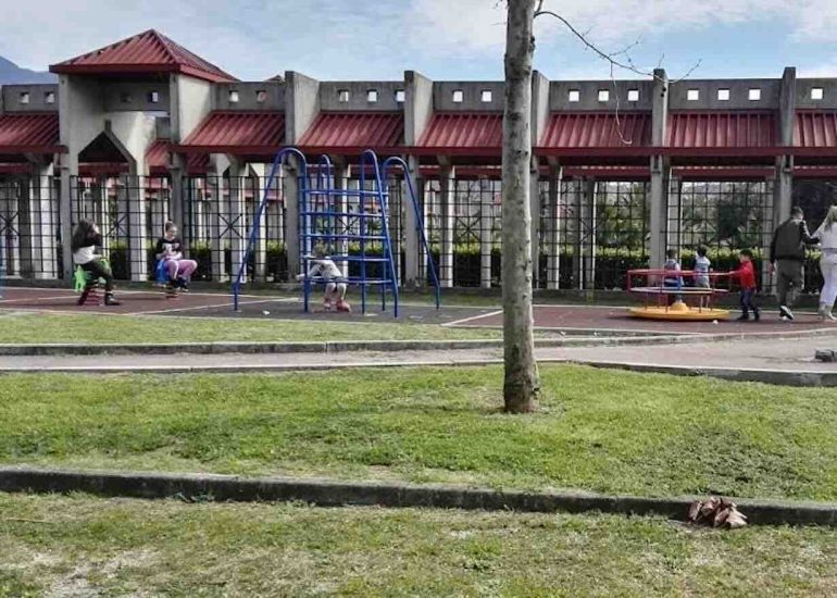 Napoli, inaugurata nuova area giochi al Parco Fratelli De Filippo: spazio inclusivo per tutte le età