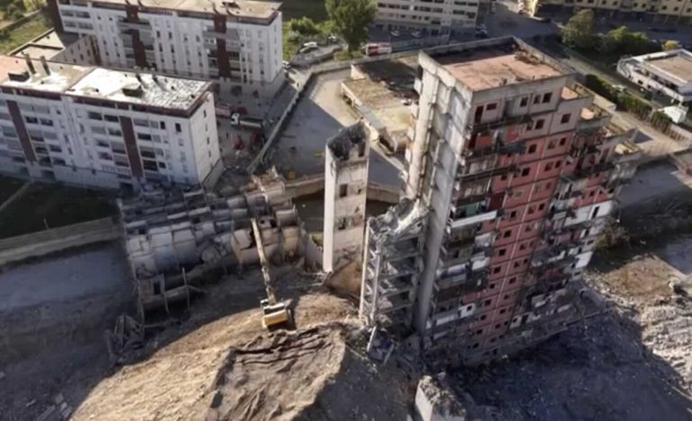 Napoli, rientrano le famiglie sgomberate: aperta un’indagine sul crollo della Vela Rossa