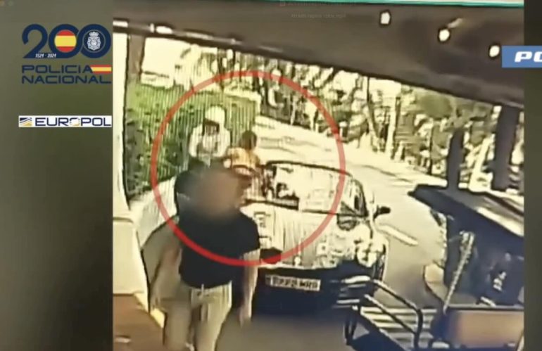 Napoli, si consegna il ricercato della paranza di «trasfertisti»