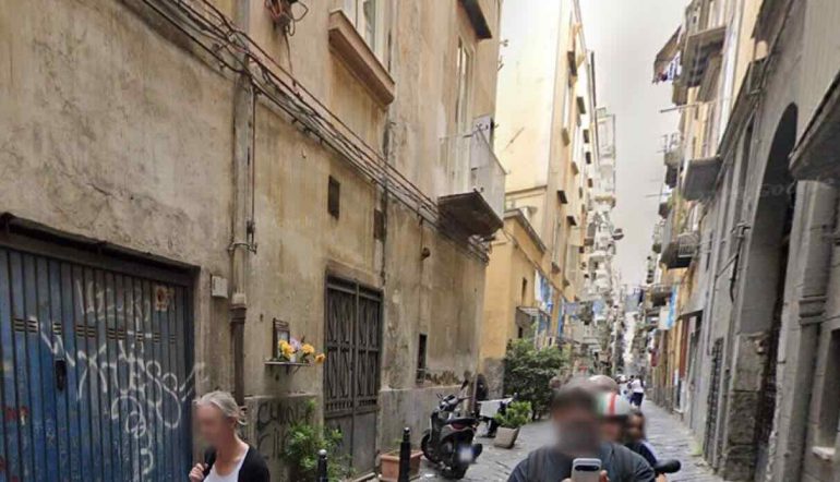 Napoli, stesa nella notte al Cavone: ferite due passanti