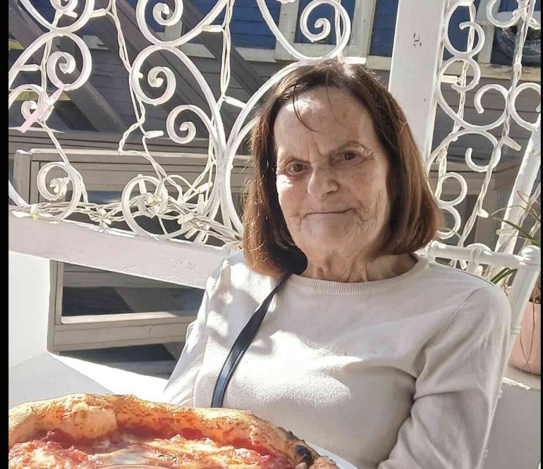 Nonna Margherita, la fake news della morte scuote il web: l’anziana star di Facebook è in una RSA protetta