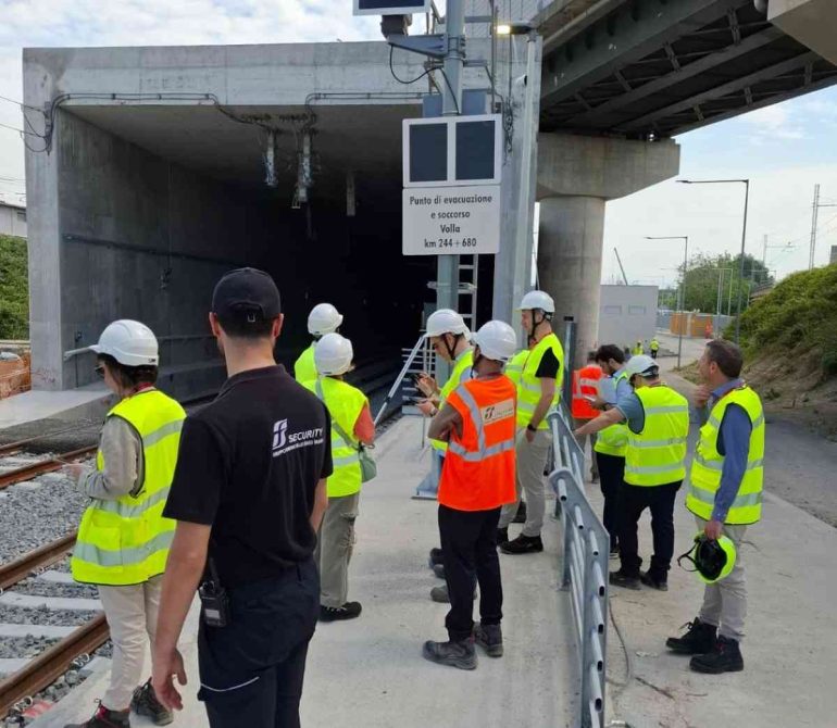 Nuova linea Alta Velocità Napoli-Bari, maxi esercitazione nella galleria di Casalnuovo: simulato un incendio