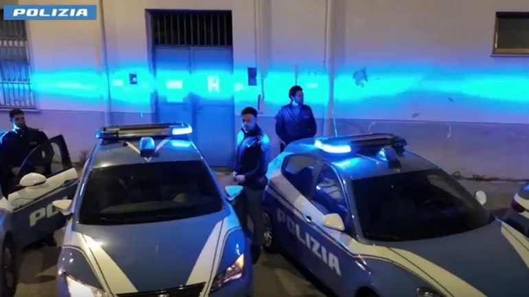 Ordini dal carcere e armi dalla Croazia: 23 arresti nell’Agro Nocerino
