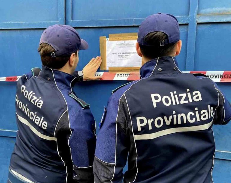 Orta di Atella, la polizia Provinciale sequestra officina meccatronica abusiva: denunciato il titolare