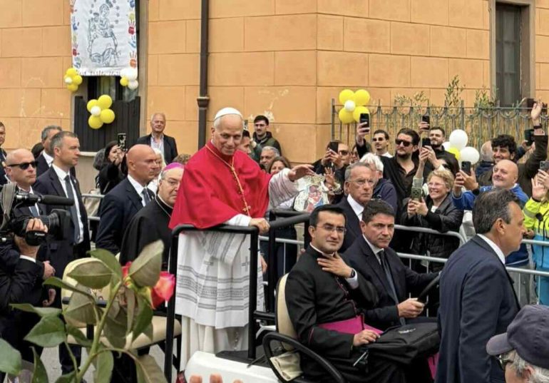 Papa Leone lancia un appello da Pompei: «Basta guerre, la pace nasce dal cuore»