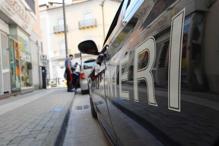 Parete, minaccia di morte la madre 83enne: arrestato figlio 48enne