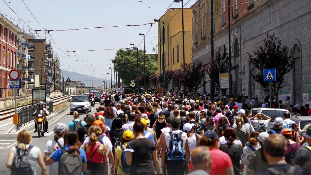 Domani il caos invade corso San Giovanni a Teduccio: stop al traffico per il pellegrinaggio Napoli-Pompei!