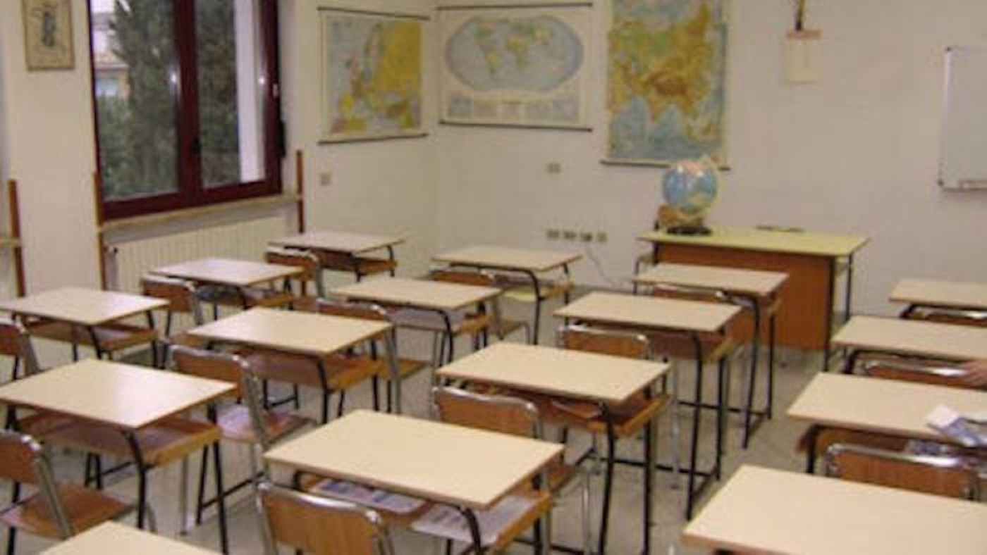 Pozzuoli, dopo il caos sismico: il sindaco annuncia la riapertura delle scuole, ma l’allerta resta alta!